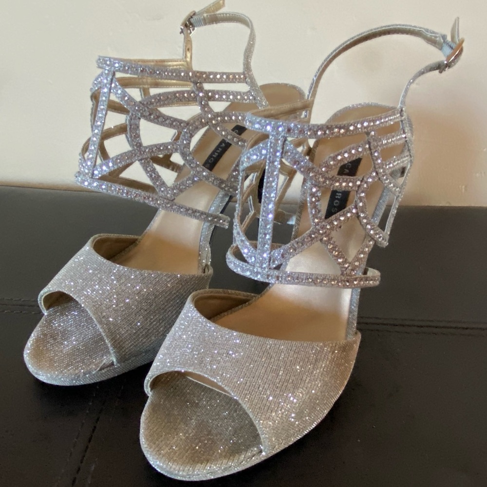 Women’s size 9 Poet Style in very good condition.